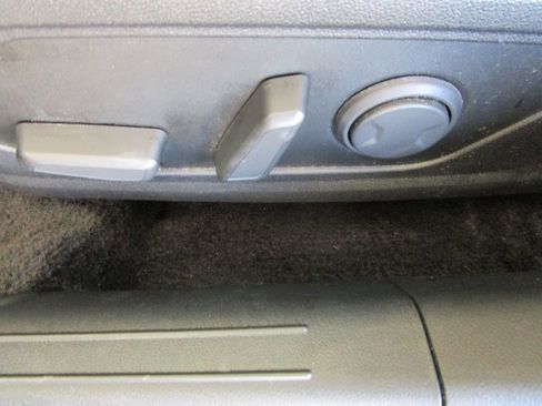 Used 2025 Hyundai Elantra Limited image 24