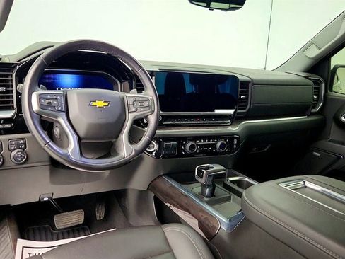 Used 2022 Chevrolet Silverado 1500 LTZ w/ LTZ Premium Package image 13