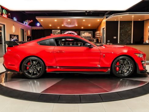 Used 2021 Ford Mustang Shelby GT500 w/ Carbon Fiber Track Pack RWD image 11
