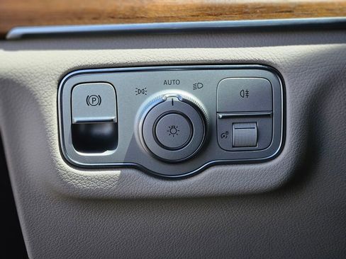 Certified 2025 Mercedes-Benz GLS 450 4MATIC image 29