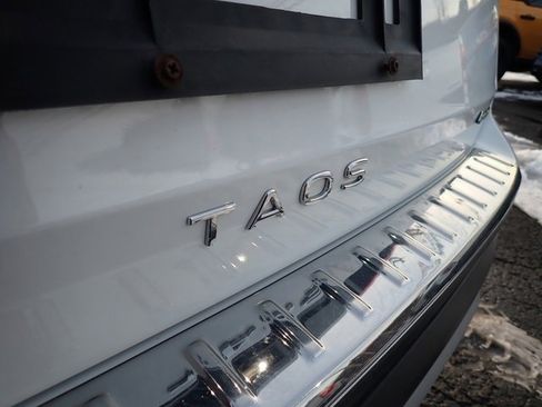 Used 2022 Volkswagen Taos SE image 6