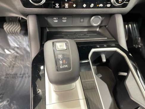 New 2025 Mitsubishi Outlander SE image 15