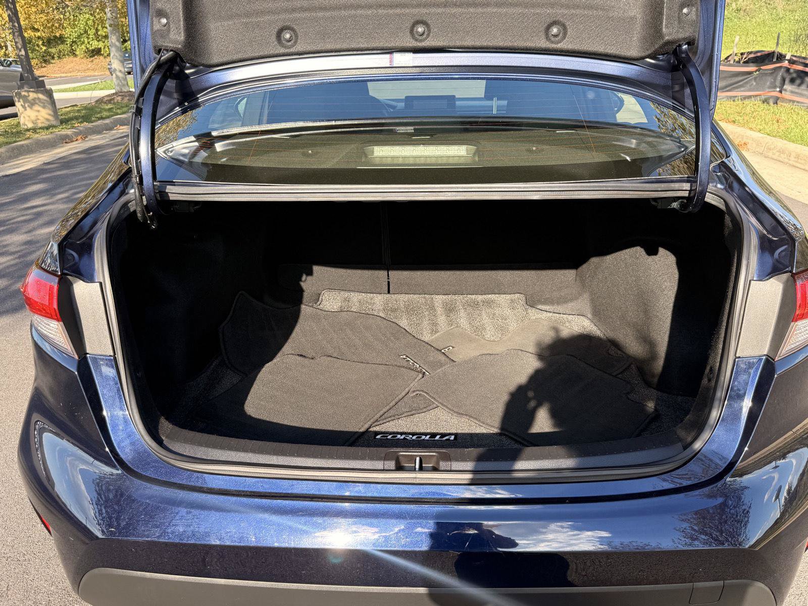 Used 2023 Toyota Corolla LE w/ Carpet Mat Package (TMS) FWD image 16
