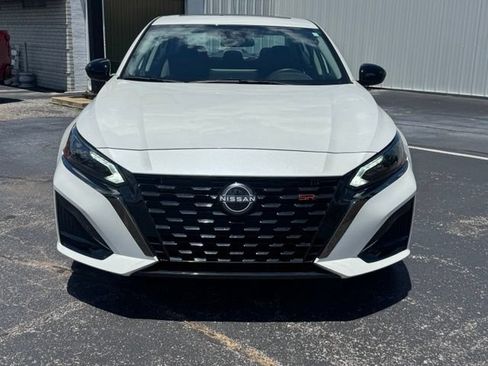 Used 2025 Nissan Altima 2.5 SR w/ SR Premium Package AWD/4WD image 2