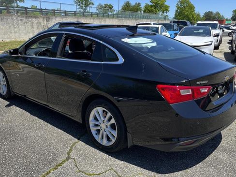 Used 2018 Chevrolet Malibu Hybrid w/ Leather Package FWD image 5