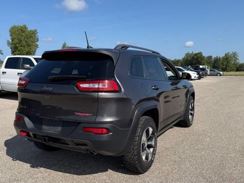 Used 2017 Jeep Cherokee Trailhawk w/ Comfort/Convenience Group AWD/4WD image 9