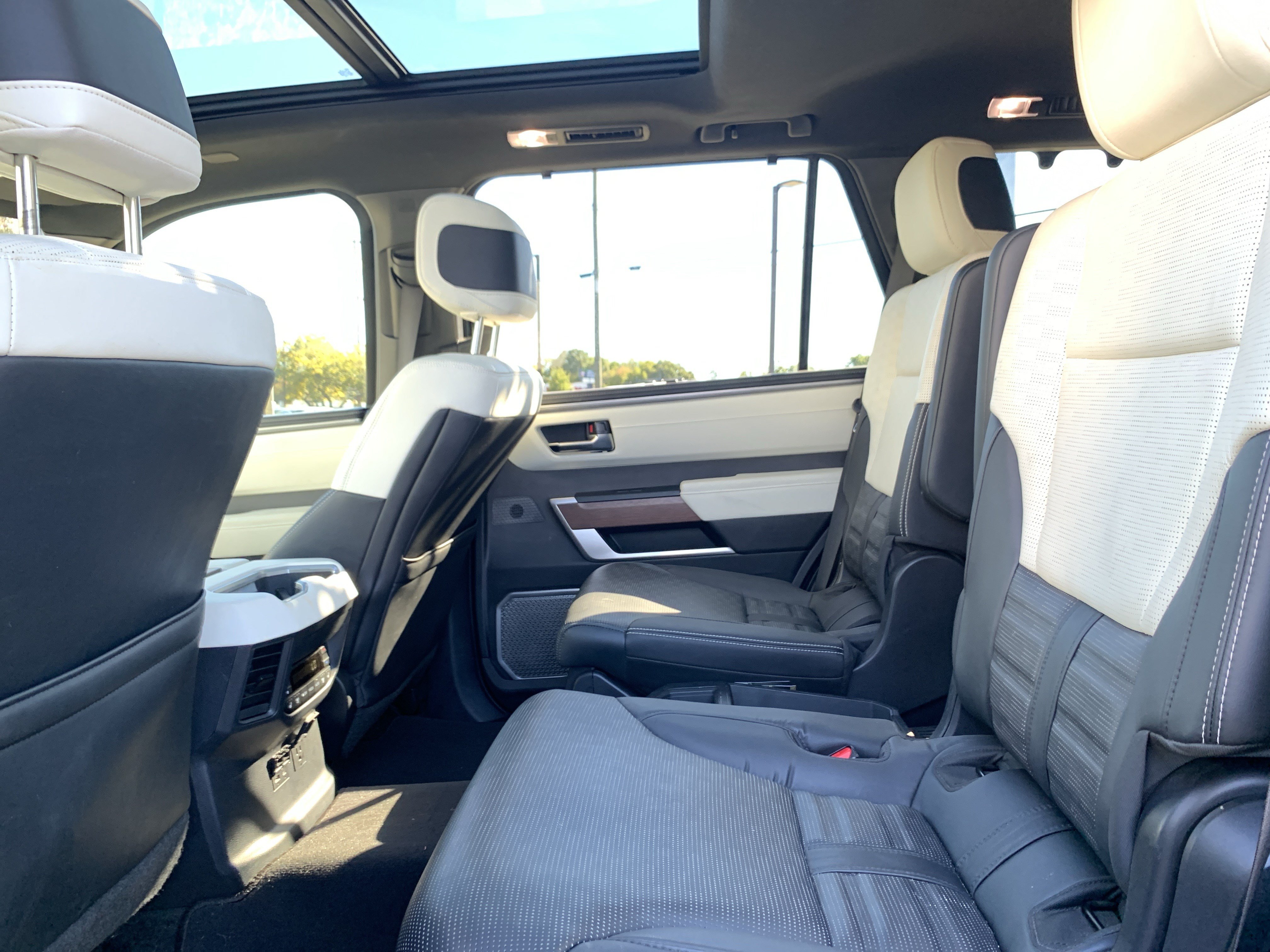 Used 2024 Toyota Sequoia Capstone AWD/4WD image 32