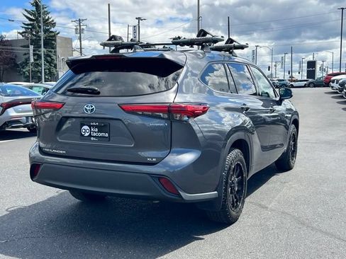Used 2020 Toyota Highlander XLE AWD/4WD image 5