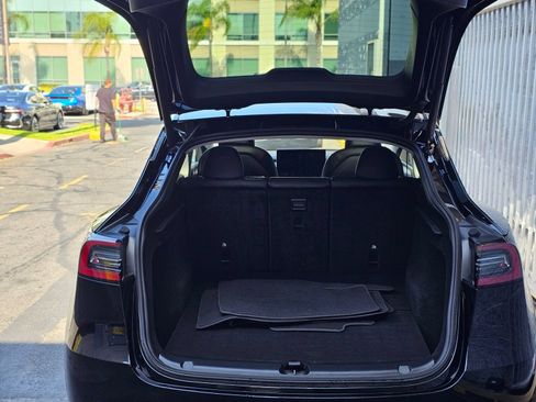 Used 2024 Tesla Model Y Long Range AWD/4WD image 7