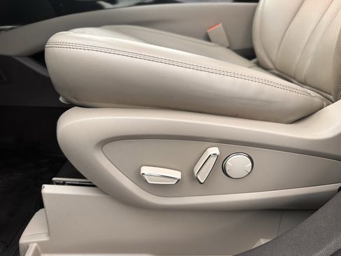 Used 2023 Lincoln Nautilus Reserve w/ Equipment Group 201A image 8