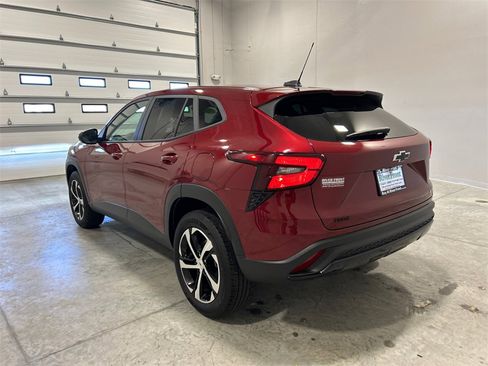 Used 2024 Chevrolet Trax RS w/ Driver Confidence Package image 8