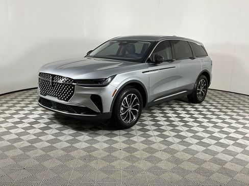 Used 2025 Lincoln Nautilus Premier image 1