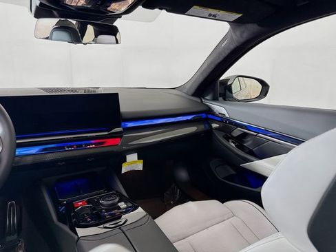 New 2026 BMW M5 Touring AWD/4WD image 25