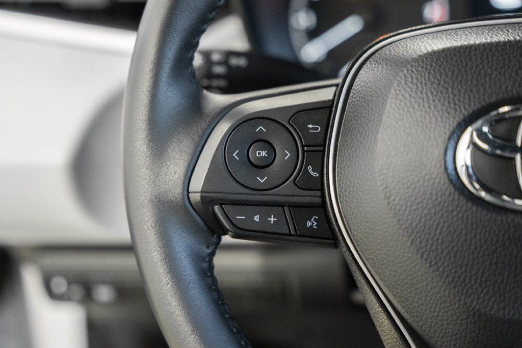 Used 2025 Toyota Corolla SE FWD image 28