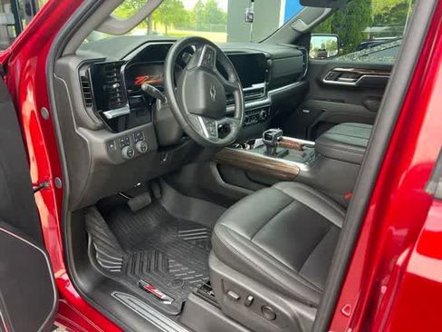 Certified 2025 Chevrolet Silverado 1500 RST AWD/4WD image 2