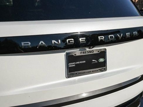 New 2025 Land Rover Range Rover Long Wheelbase SE image 16