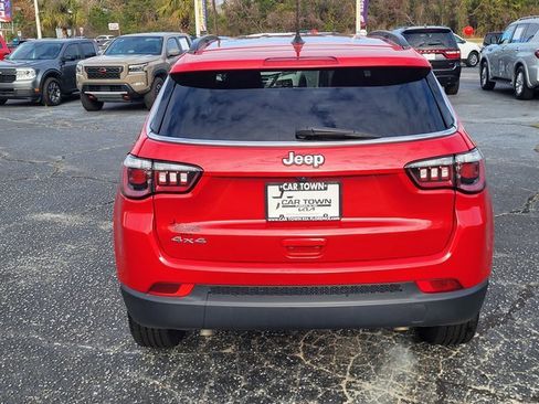 Used 2024 Jeep Compass Latitude image 3