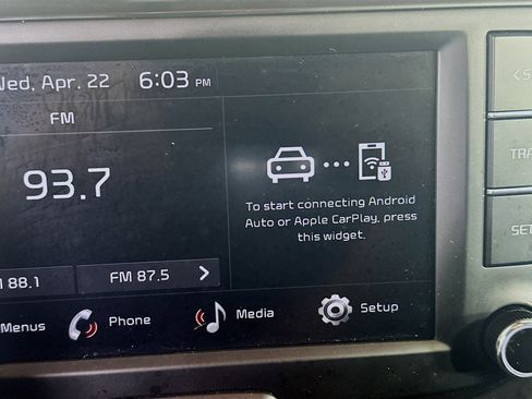 Used 2025 Kia Soul LX w/ LX Technology Package FWD image 22