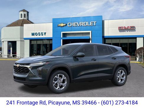 New 2026 Chevrolet Trax LS image 2