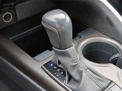 Used 2023 Toyota Camry SE image 31