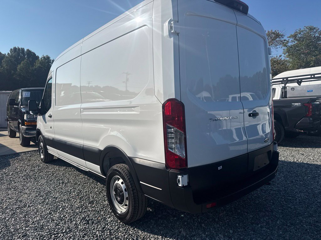 Used 2025 Ford Transit 250 148 Medium Roof RWD image 4