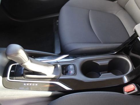 Used 2021 Toyota Corolla LE image 22