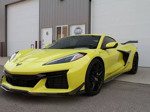 Used 2024 Chevrolet Corvette Z06 w/ Z07 Performance Package RWD image 6