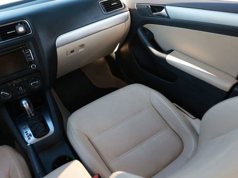 Used 2013 Volkswagen Jetta SE image 22