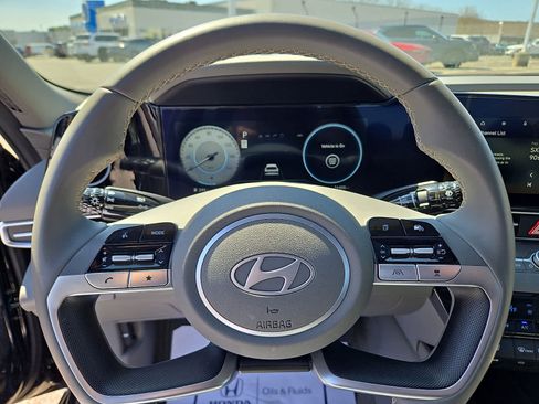 Used 2025 Hyundai Elantra SEL FWD image 21