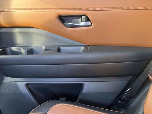 Certified 2023 Nissan Pathfinder Platinum w/ Lighting Package (N93) image 15