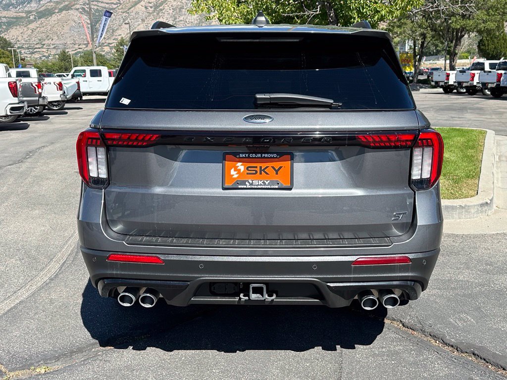Used 2025 Ford Explorer ST AWD/4WD image 4