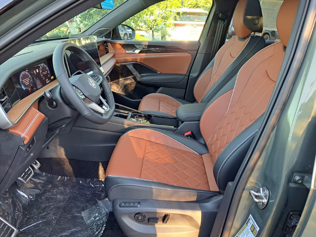 New 2026 Volkswagen Tiguan SEL R-Line AWD/4WD image 7