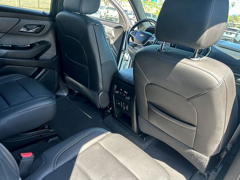 Used 2023 Chevrolet Traverse LT w/ LT Premium Package FWD image 25