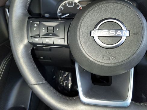 Used 2023 Nissan Rogue SL image 25