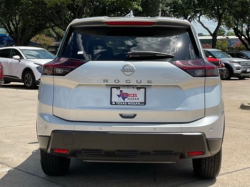 Used 2025 Nissan Rogue SV FWD image 4