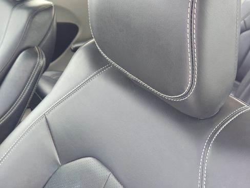 Used 2024 Chrysler Pacifica Select image 19