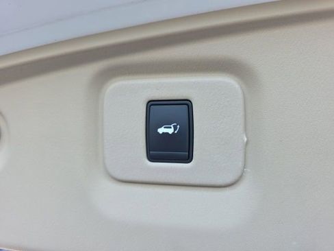Used 2015 Nissan Pathfinder SL w/ SL Tech Package FWD image 26