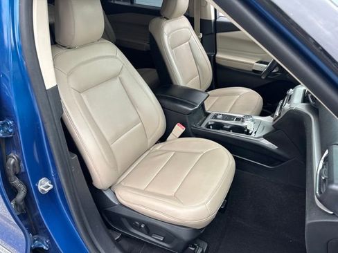 Used 2020 Ford Explorer XLT w/ Equipment Group 202A AWD/4WD image 10