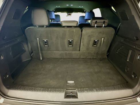 Used 2025 Chevrolet Traverse LT image 30