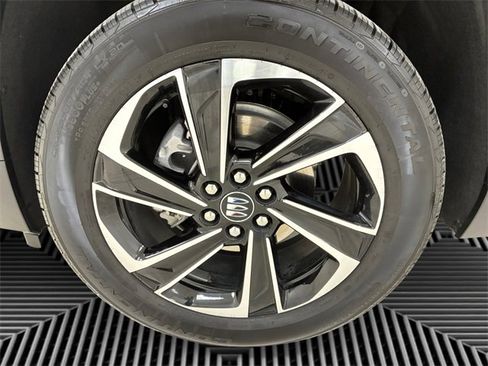 Certified 2025 Buick Enclave Sport Touring image 9