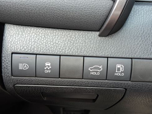 Used 2022 Toyota Camry XLE FWD image 19