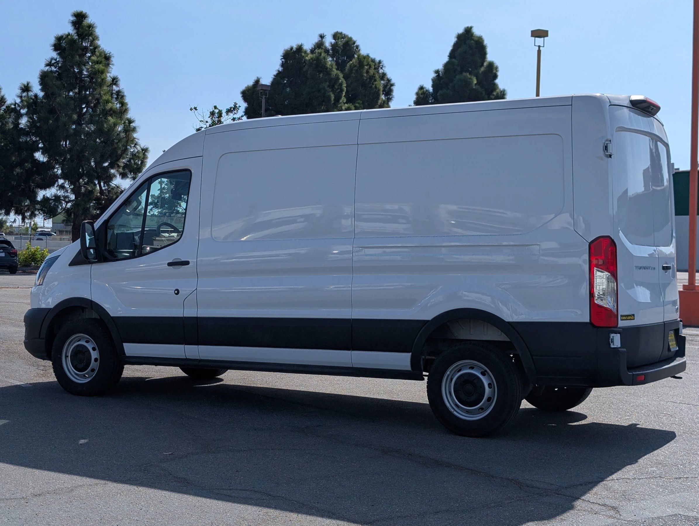 Used 2025 Ford Transit 250 148 Medium Roof RWD image 5
