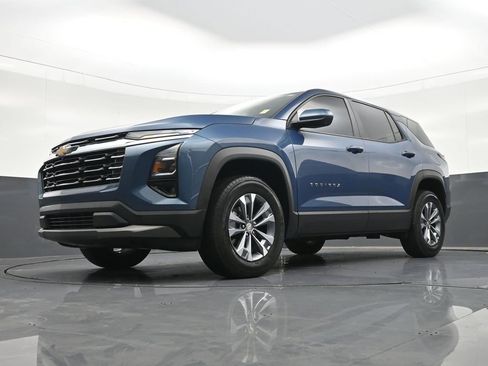 Used 2025 Chevrolet Equinox LT w/ Safety and Technology Package FWD image 30