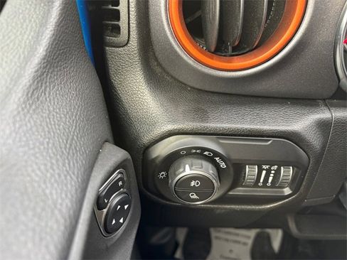 Used 2022 Jeep Gladiator Mojave w/ Cold Weather Group image 16