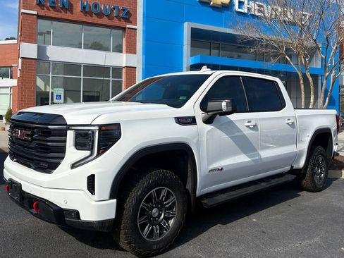 Used 2025 GMC Sierra 1500 AT4 image 4