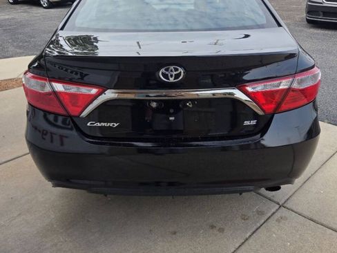 Used 2016 Toyota Camry SE w/ Moonroof Package FWD image 4