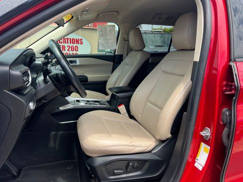 Used 2020 Ford Explorer XLT w/ Equipment Group 202A RWD image 13