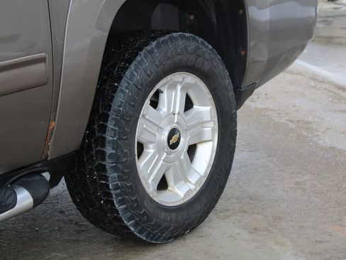 Used 2012 Chevrolet Suburban LT w/ Suspension Package, Off-Road image 28