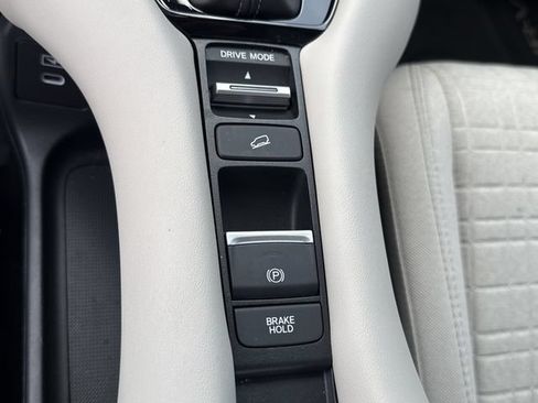 Used 2025 Honda HR-V LX image 30