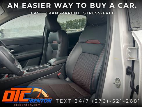 Used 2025 Nissan Kicks SR FWD image 9